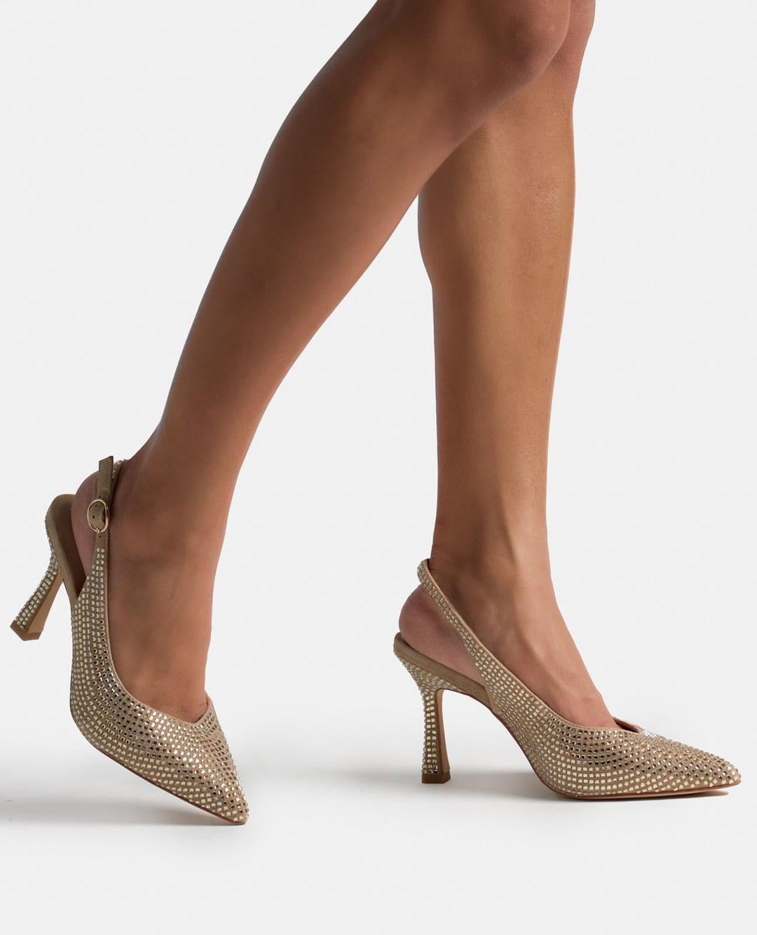 ZAPATO CUBIERTO CON PEDRERÍA