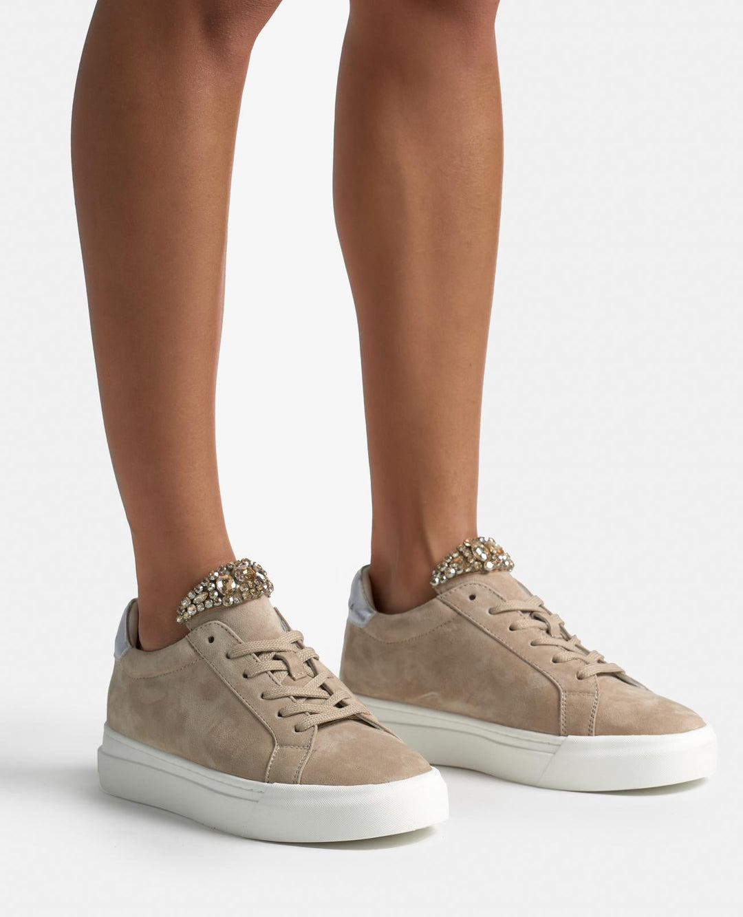 DEPORTIVAS CON DETALLES