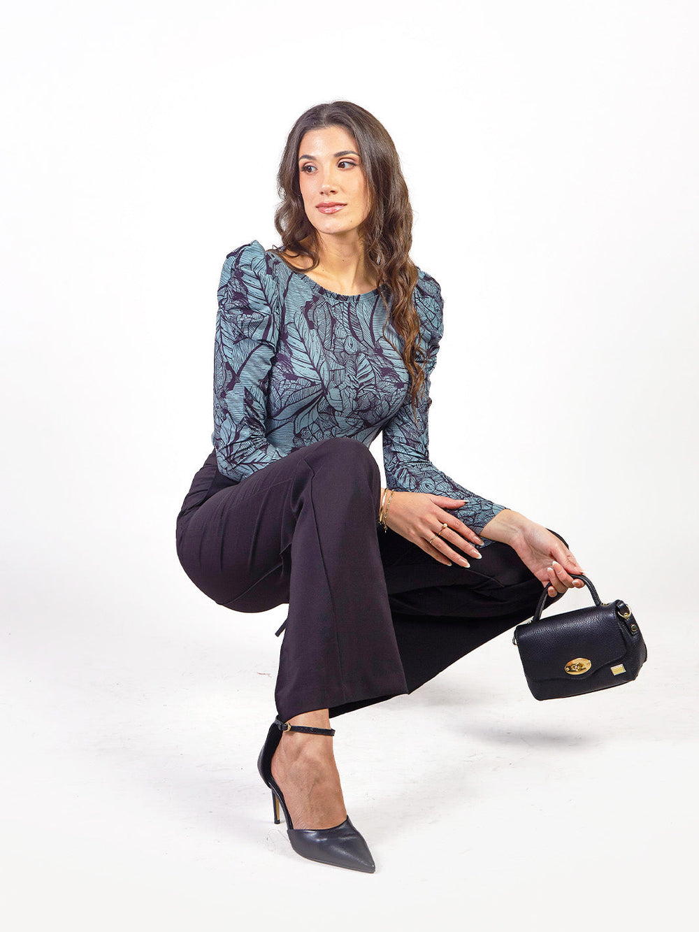 LOLA - LONG-SLEEVE TOP WITH KEYHOLE NECKLINE