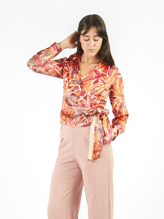 Blusa manga larga envolvente floreada