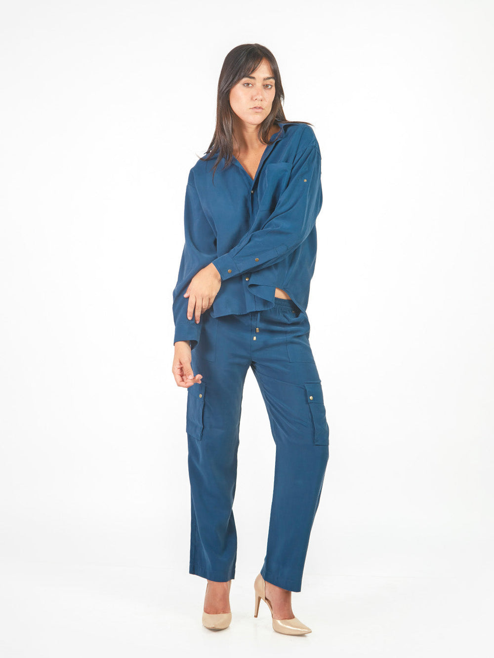 Blusa oversized con broches