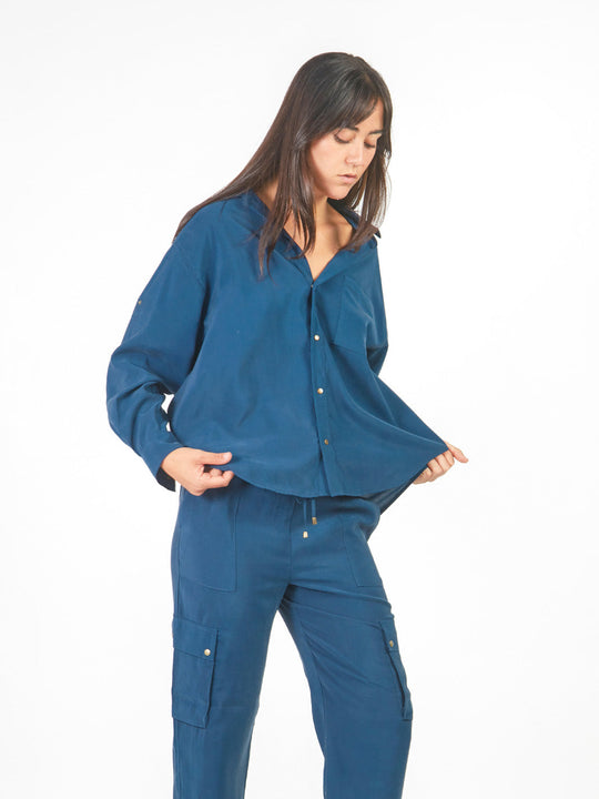 Blusa oversized con broches