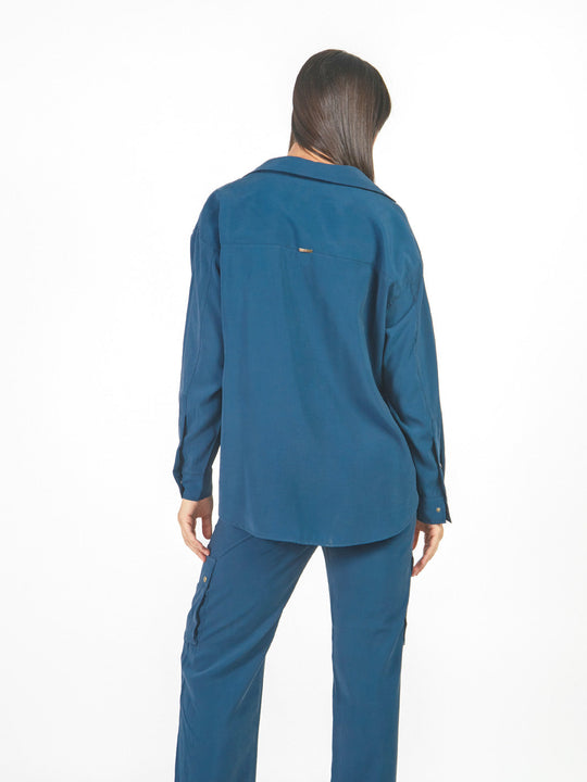Blusa oversized con broches