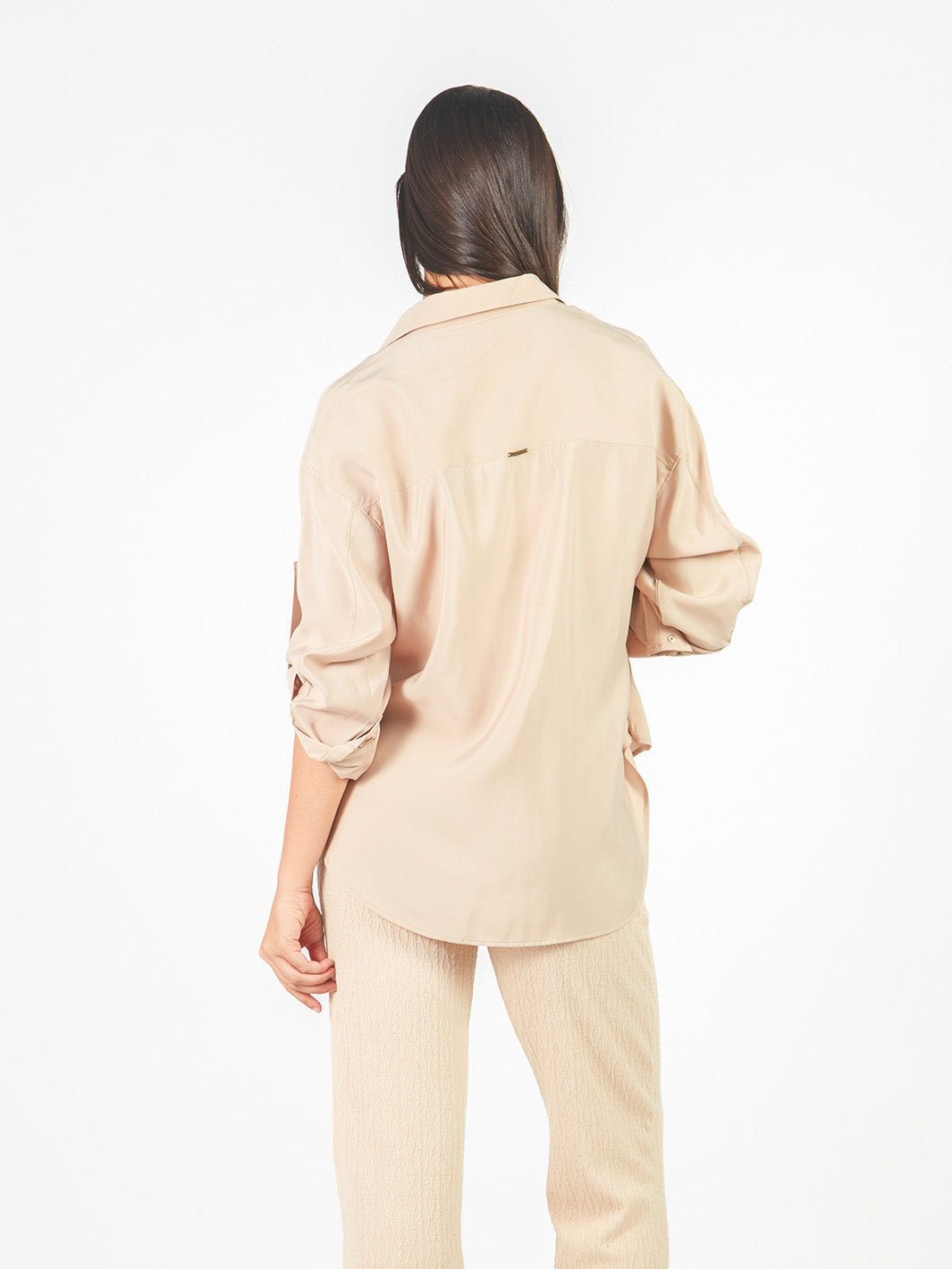 Blusa oversized con broches