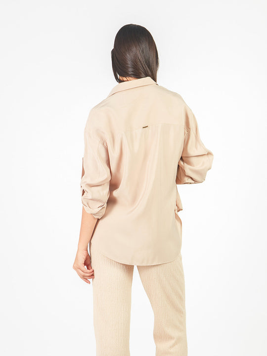 Blusa oversized con broches