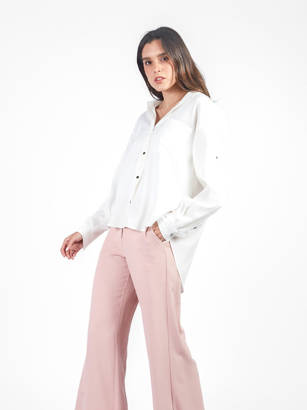 Blusa oversized con broches