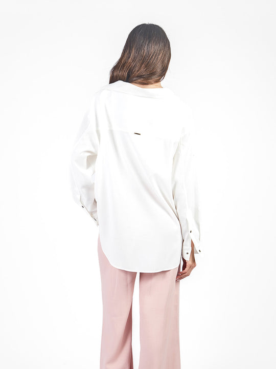 Blusa oversized con broches