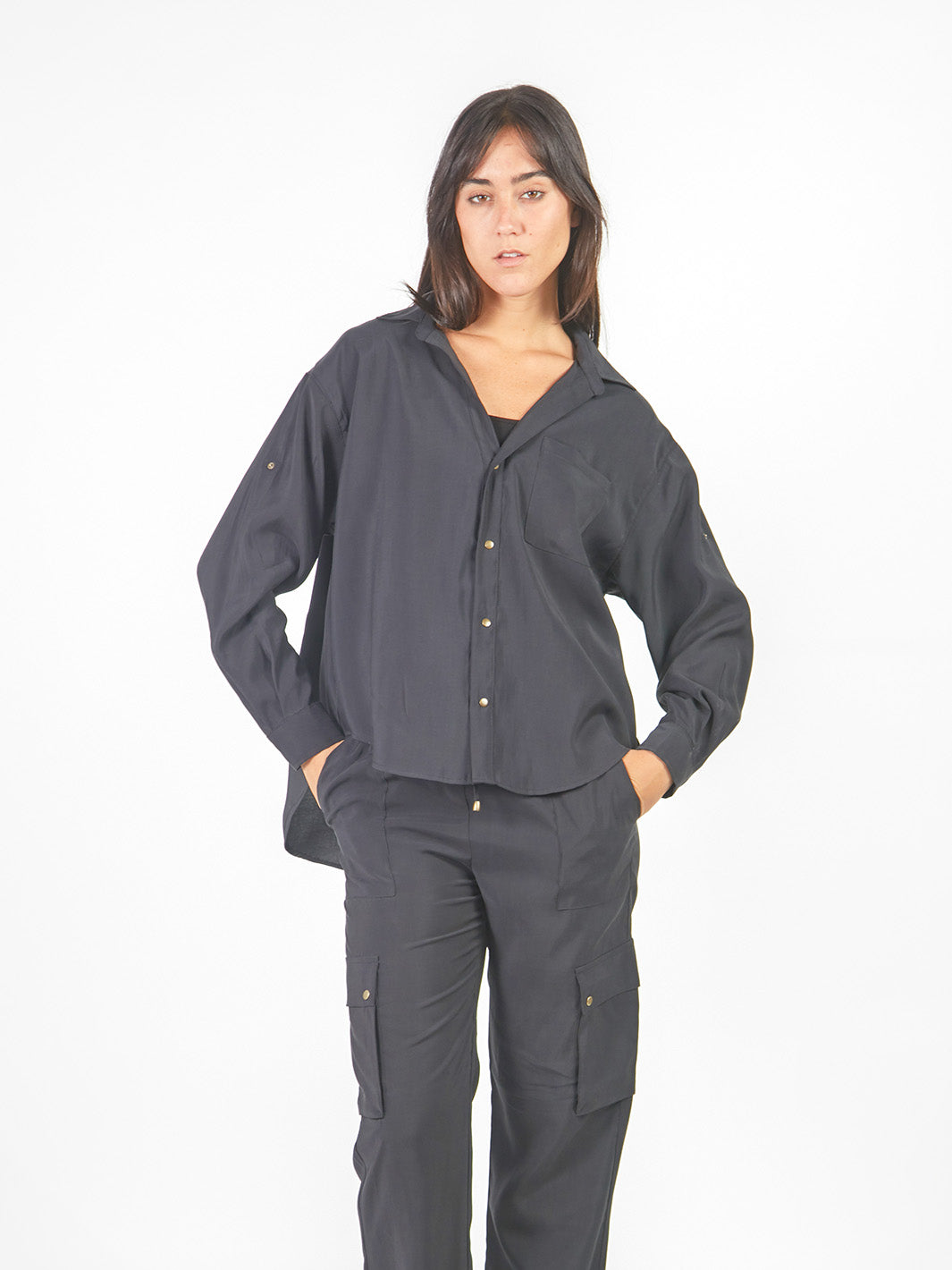 Blusa oversized con broches
