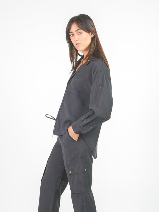 Blusa oversized con broches