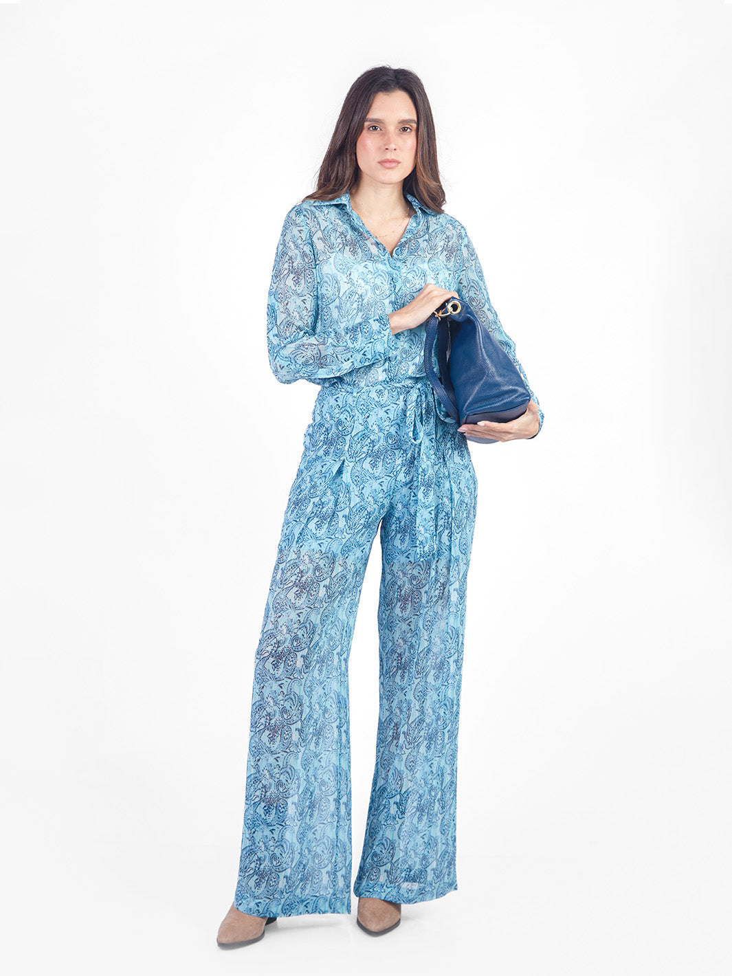 Blusa manga larga con cuello camisero estampado paisley