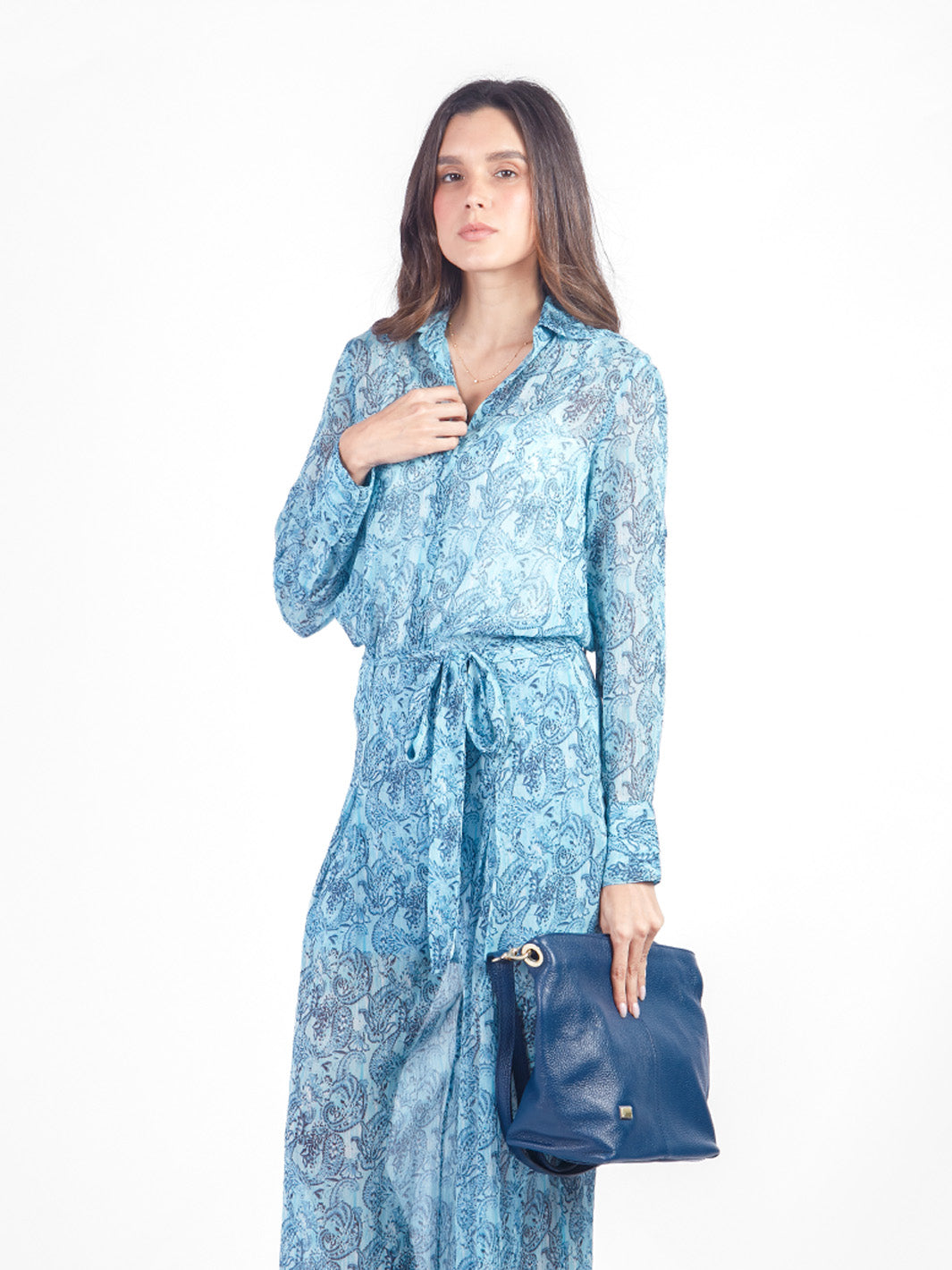 Blusa manga larga con cuello camisero estampado paisley