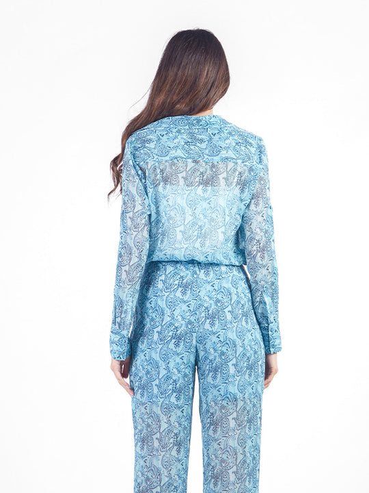 Blusa manga larga con cuello camisero estampado paisley