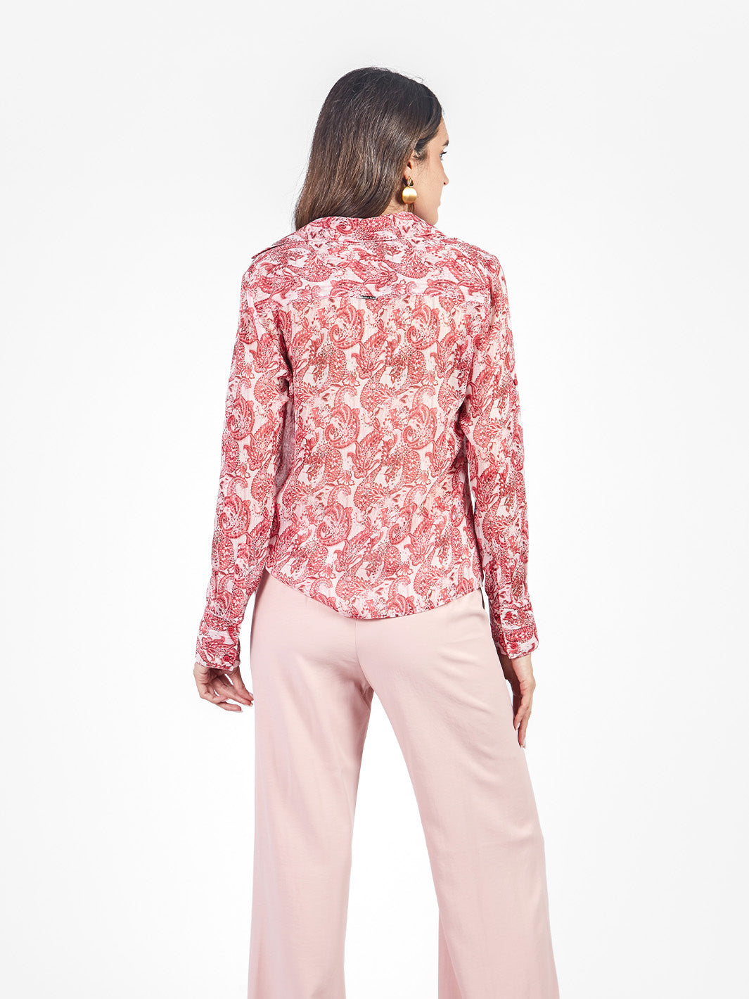 Blusa manga larga con cuello camisero estampado paisley