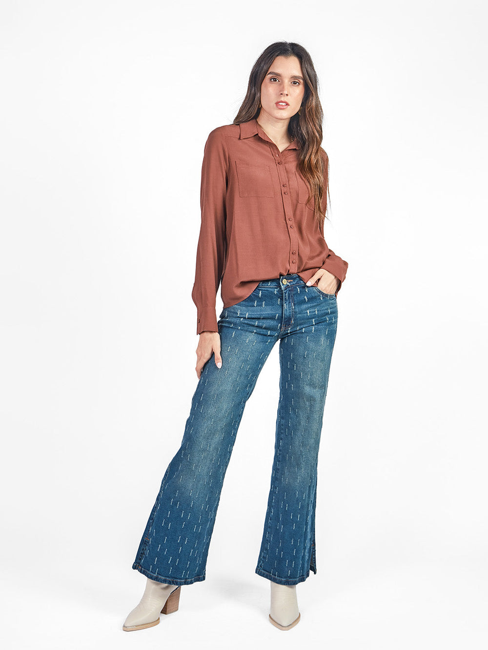Blusa manga larga con cuello camisero y bolsillos