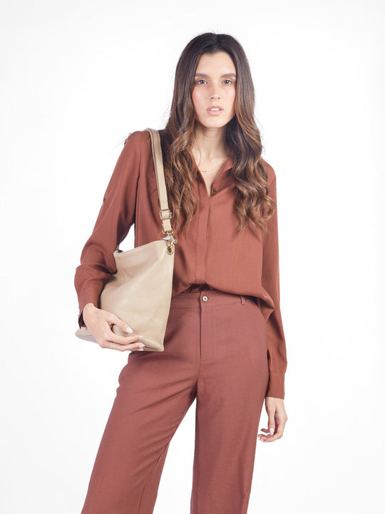 Blusa Manga Larga Con Cuello Y Pechera Escondida
