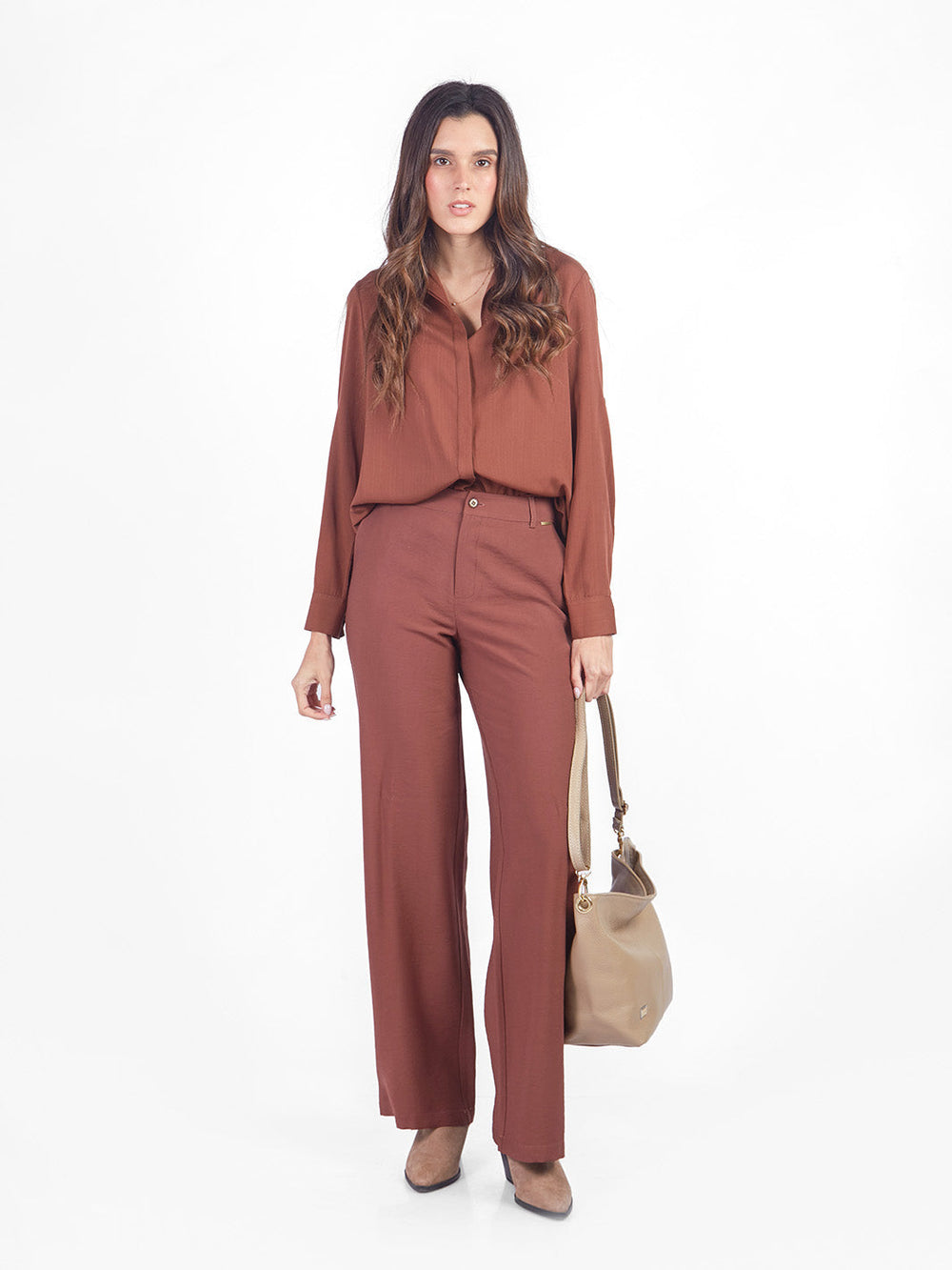 Blusa manga larga con cuello y pechera escondida