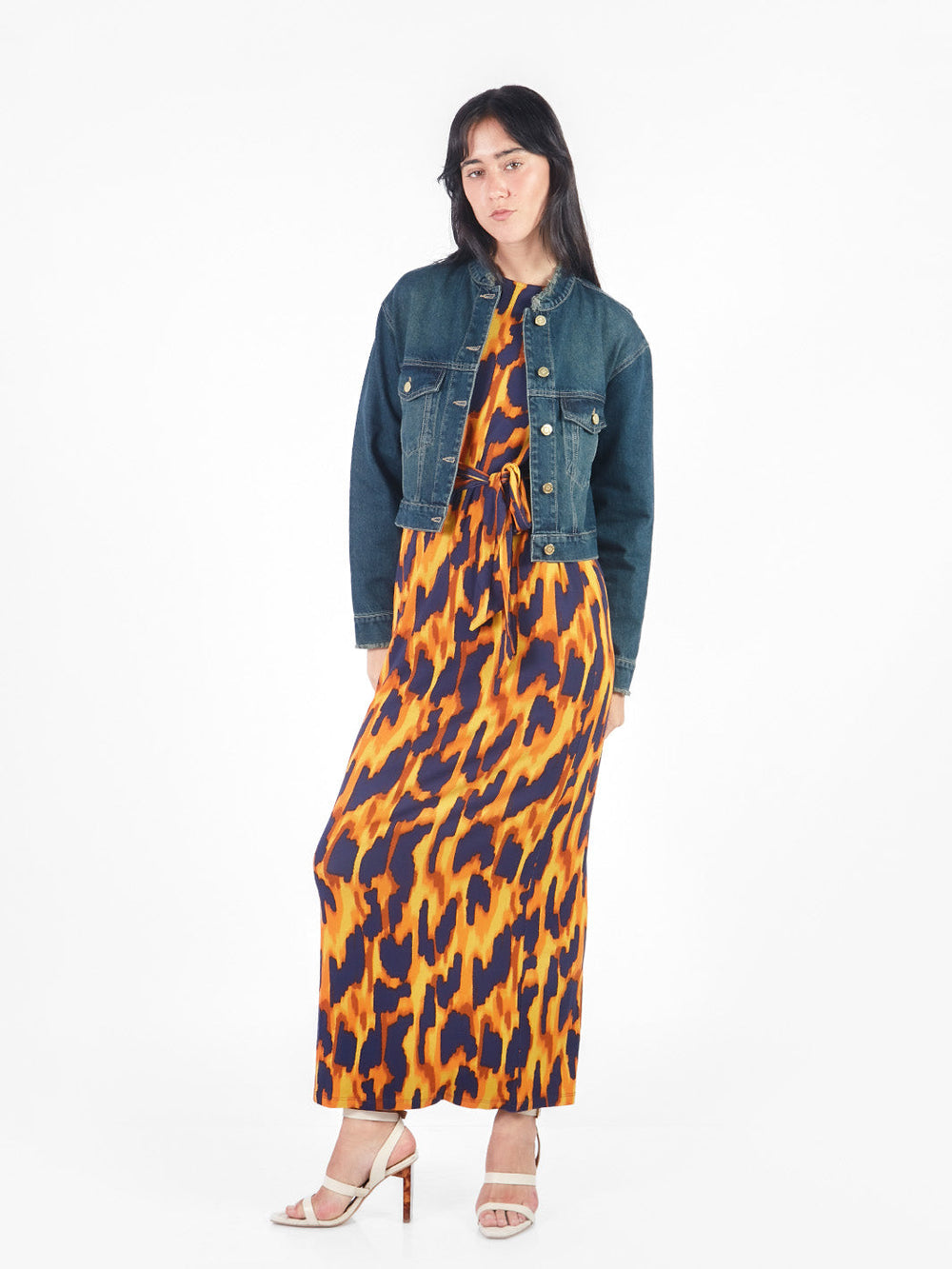 Casaca denim manga larga con cuello desilachado