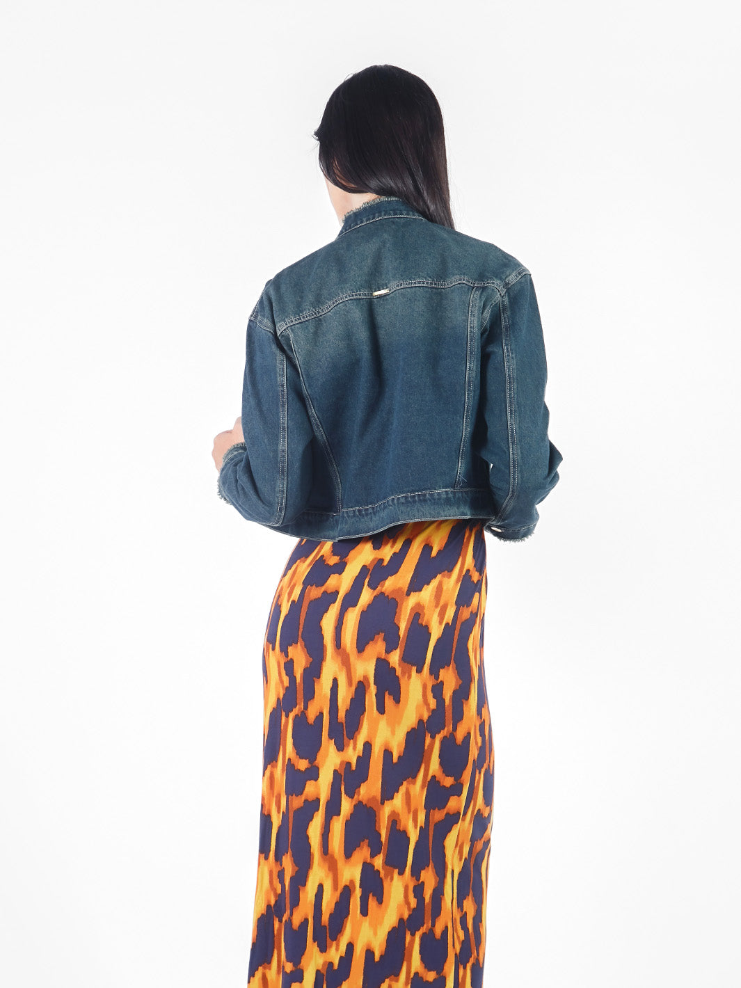 Casaca denim manga larga con cuello desilachado