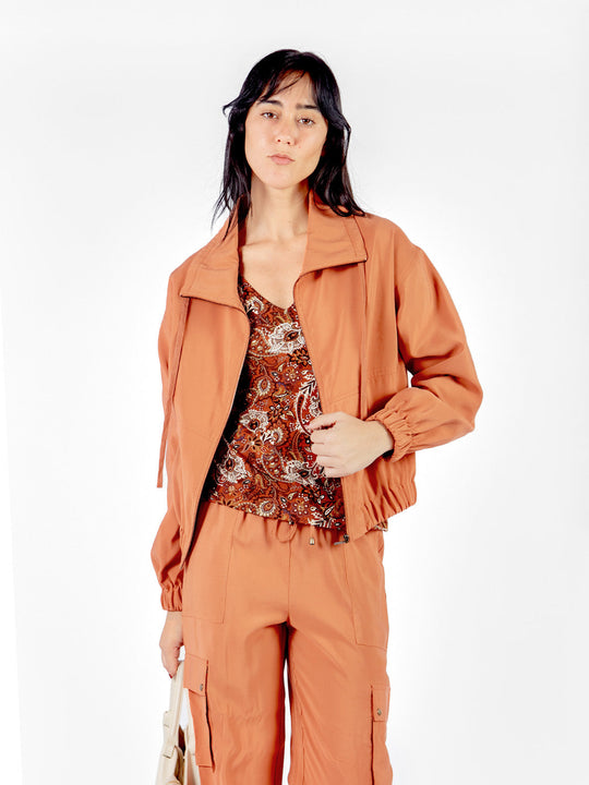 Casaca manga larga estilo bomber