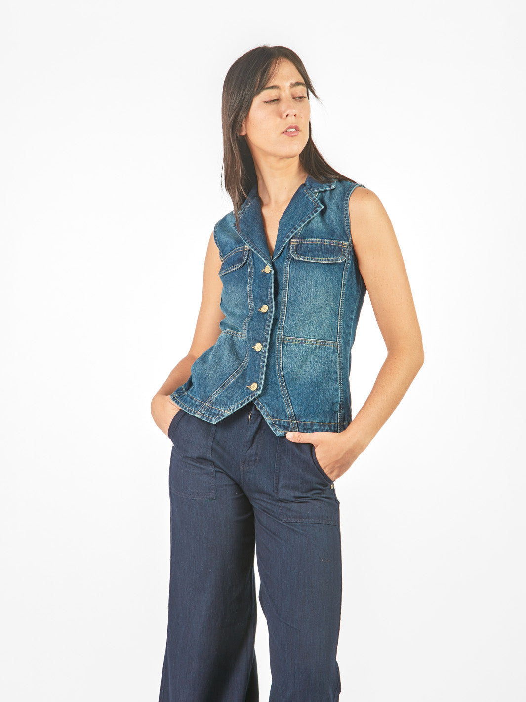 Chaleco denim pespuntado
