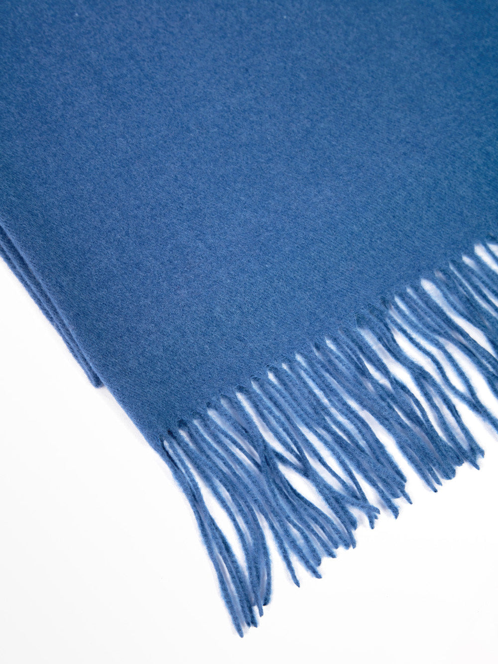 Chalina azul con flecos