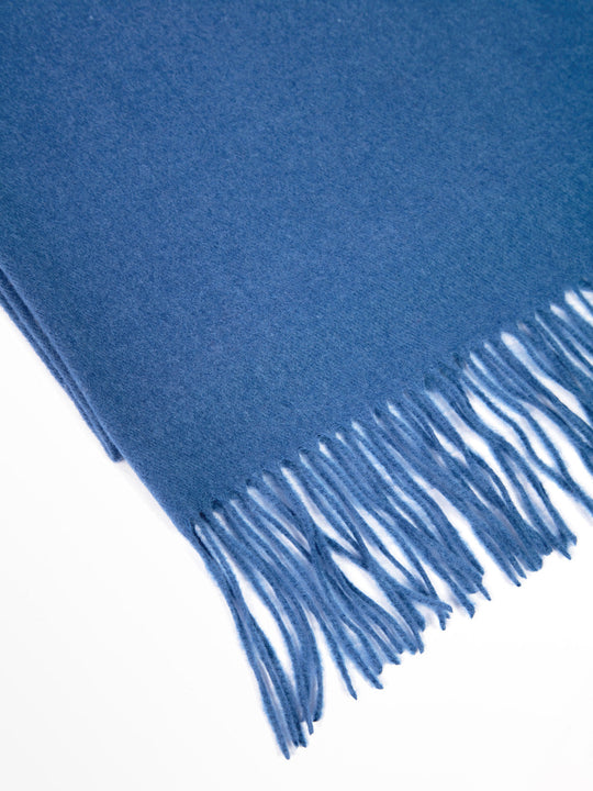 Chalina azul con flecos