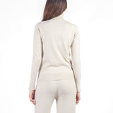 Chompa manga larga con cuello alto. Beige