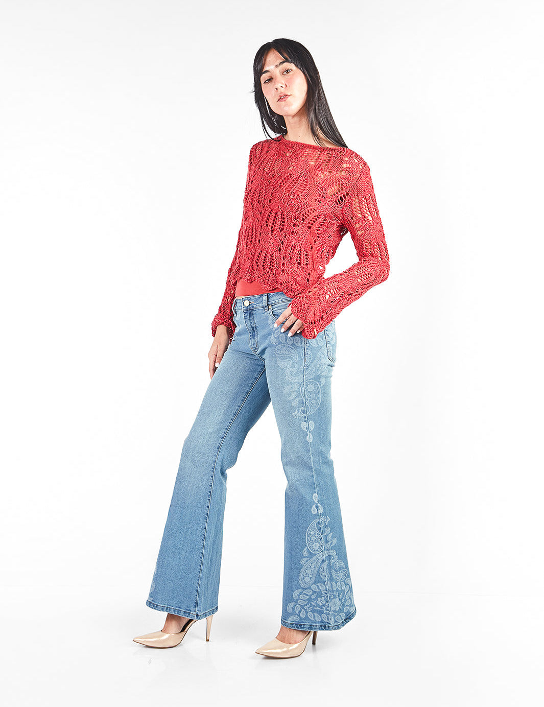 Chompa manga larga calada de escote ojal Rojo
