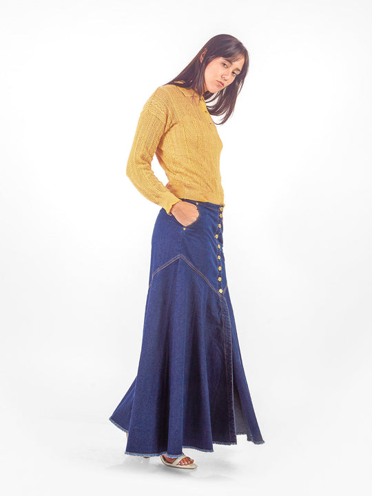 Falda maxi semi-acampanada botones de denim