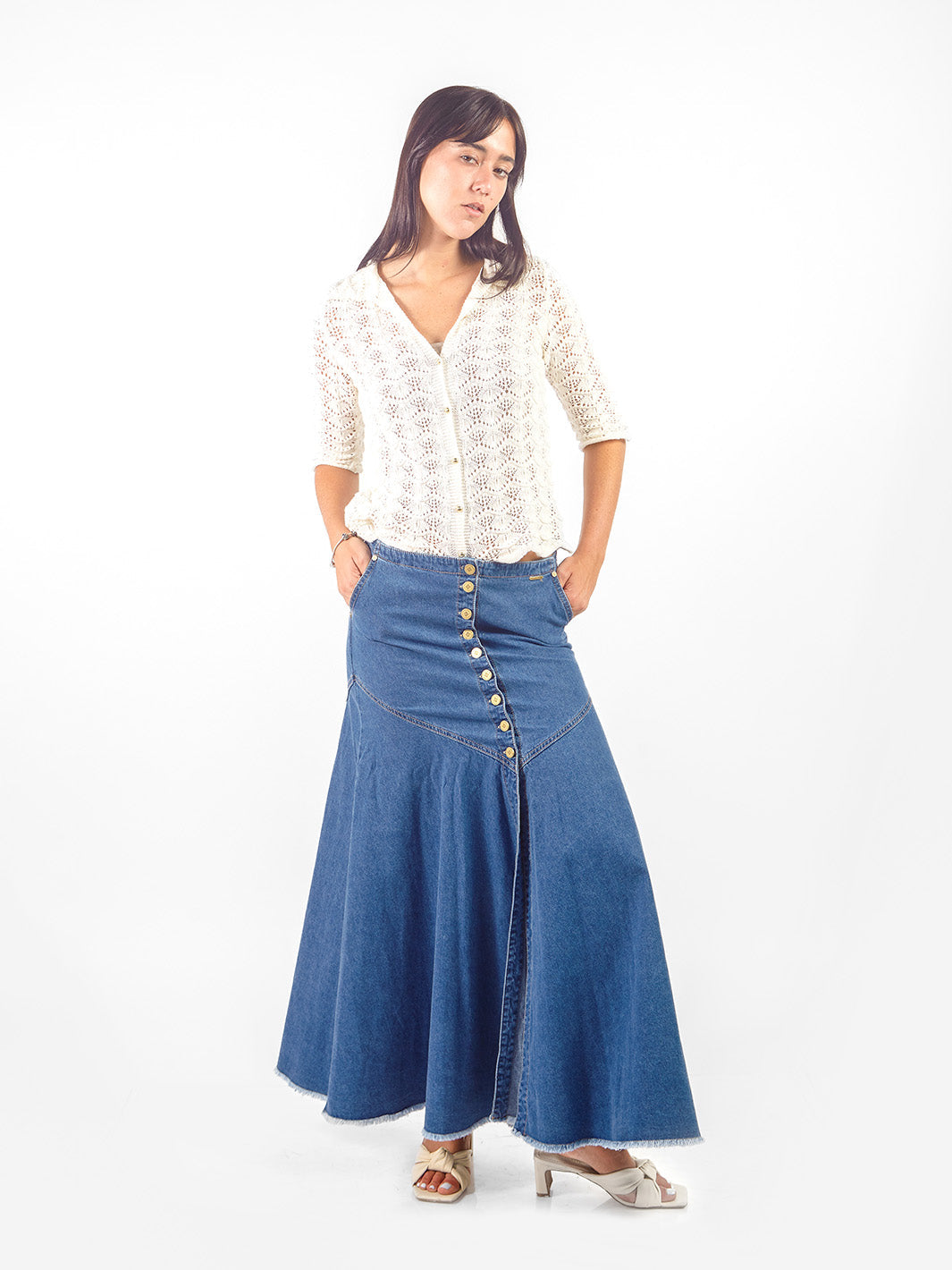 Falda maxi semi-acampanada botones de denim