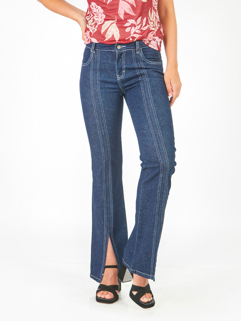 Pantalón recto denim pespuntado