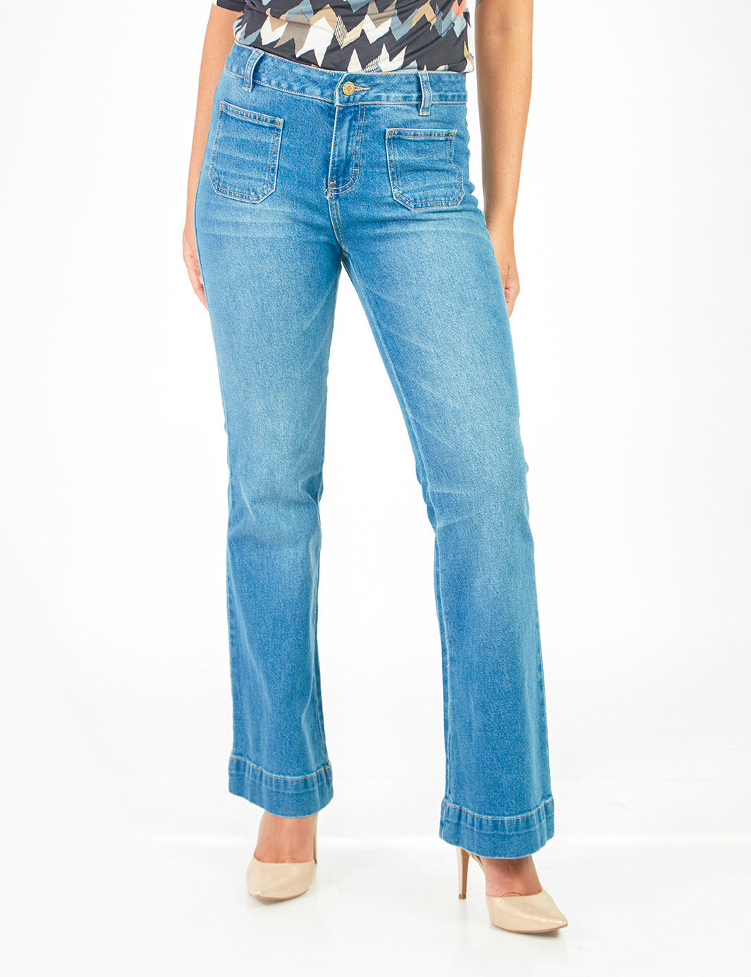 Pantalón denim recto con bolsillos parche Celeste
