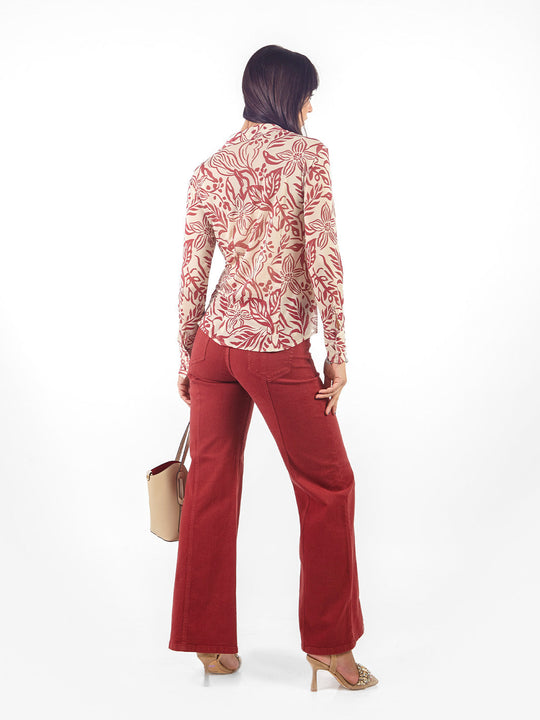 Pantalón denim recto bolsillos parche