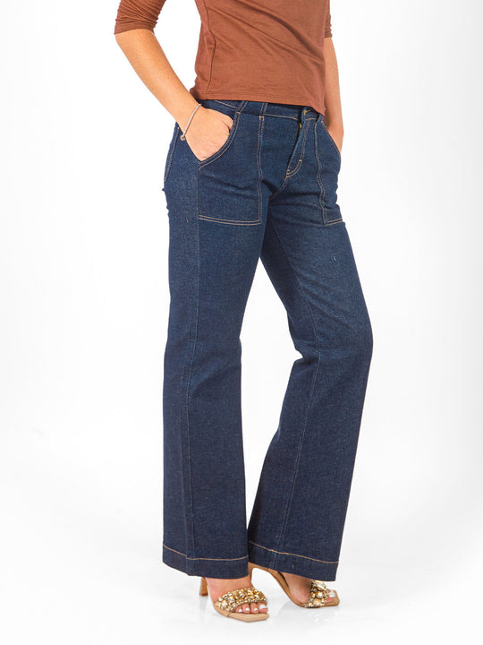 Pantalón denim recto bolsillos pespuntados