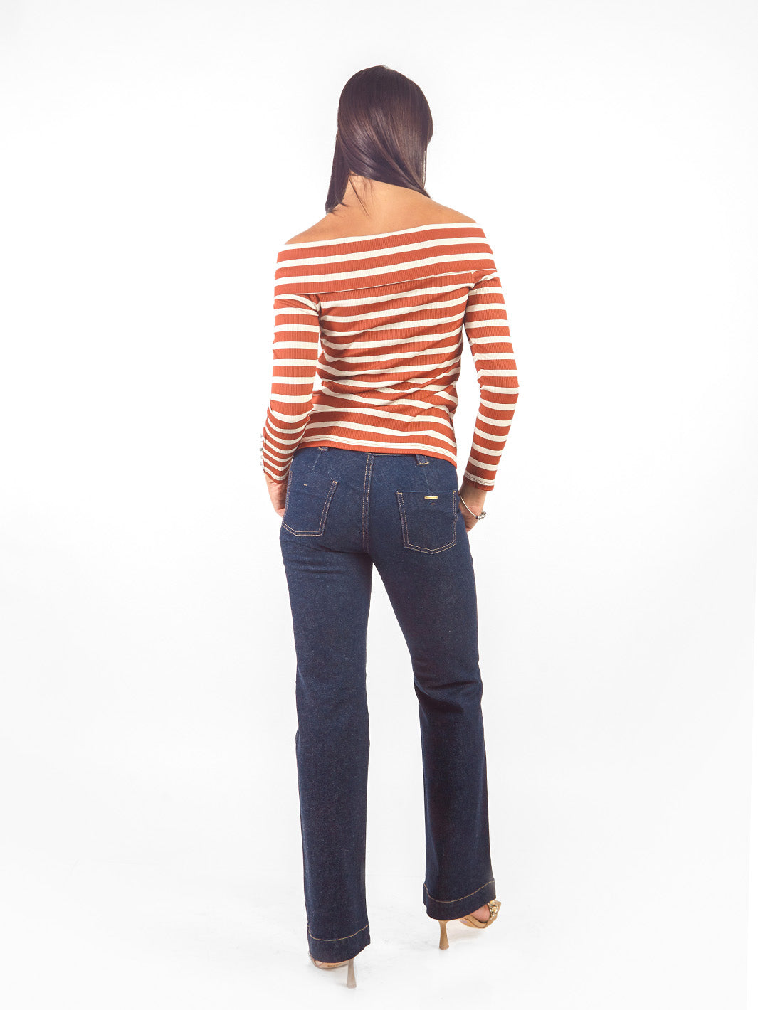 Pantalón denim recto bolsillos pespuntados
