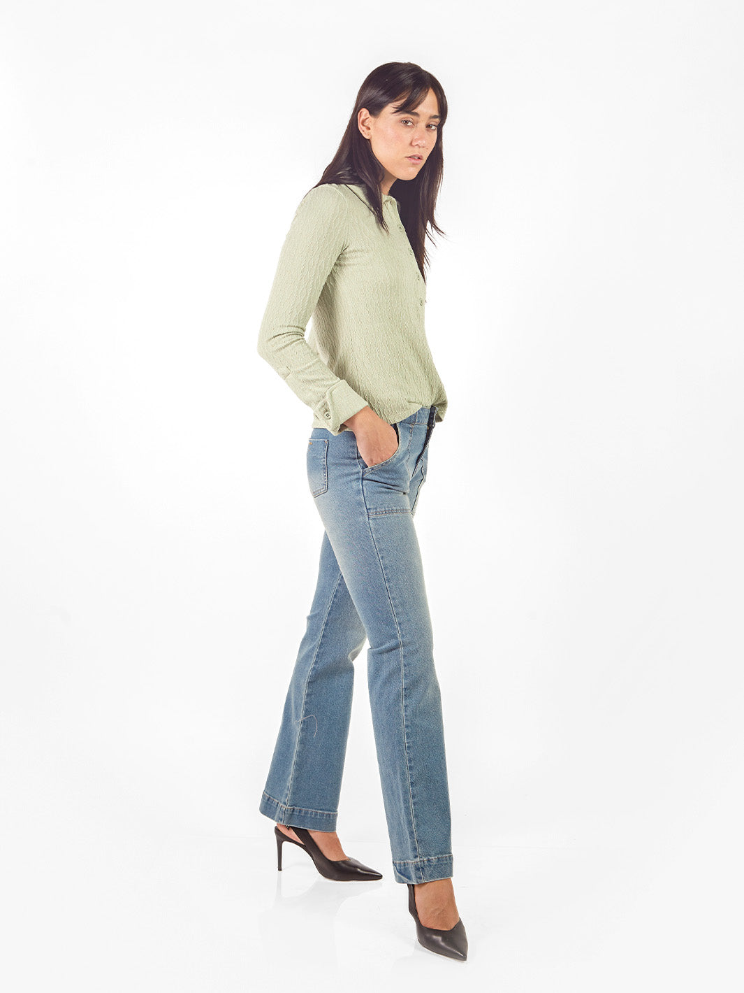 Pantalón denim recto bolsillos pespuntados