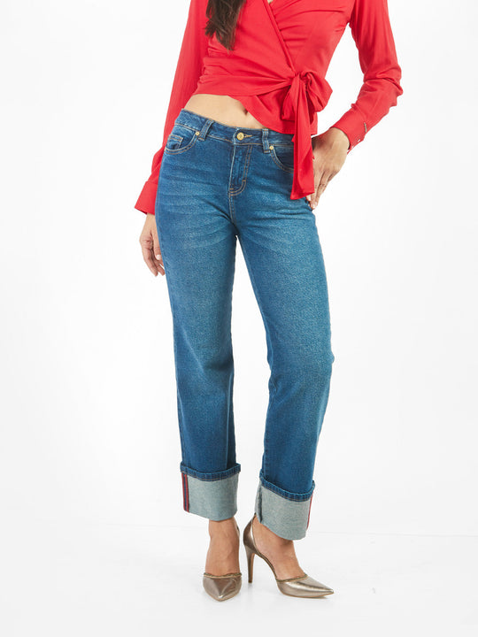 Pantalón de denim recto basta doblada