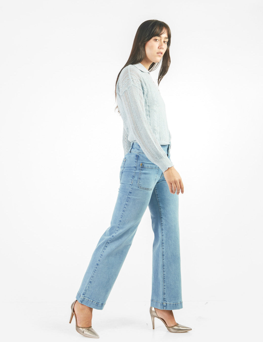 Pantalón de denim recto con bolsillos parche Celeste