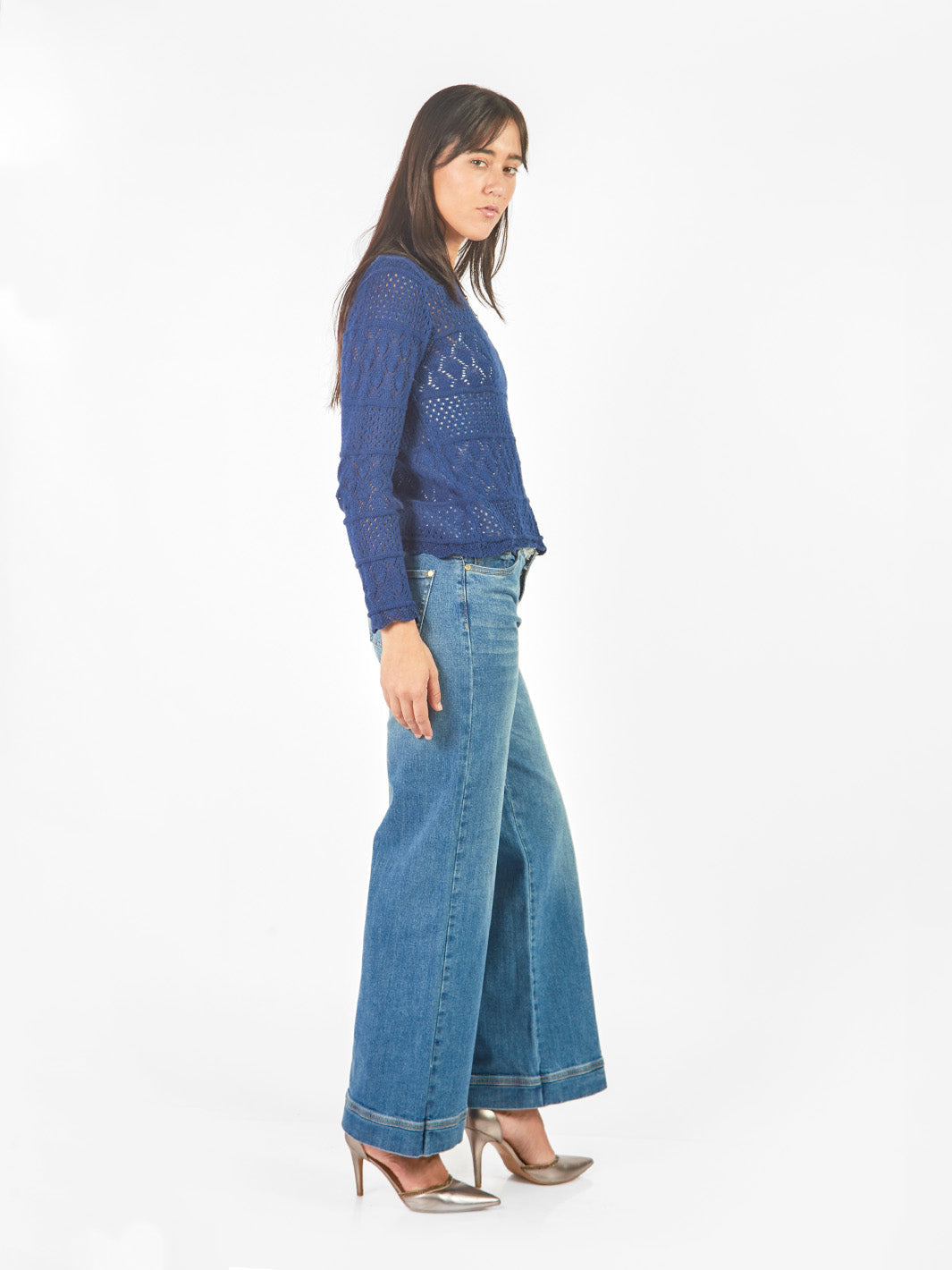 Pantalón denim recto con cintura desflecada