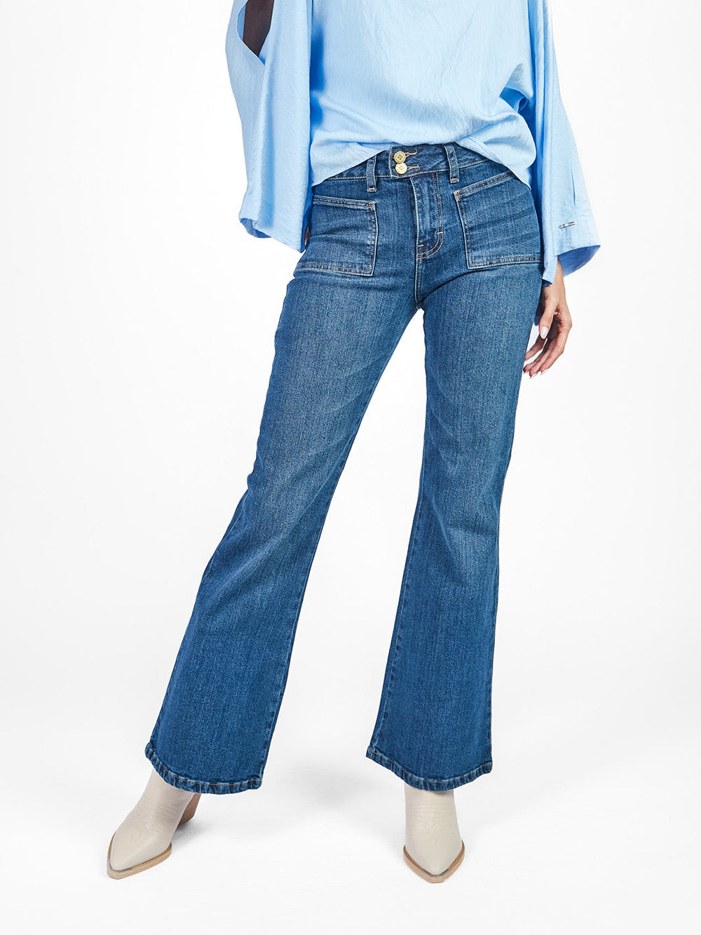 Pantalón semi acampanado bolsillos