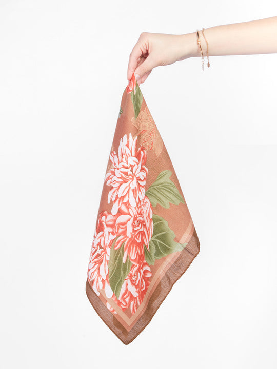 Pañuelo floreado pétalos