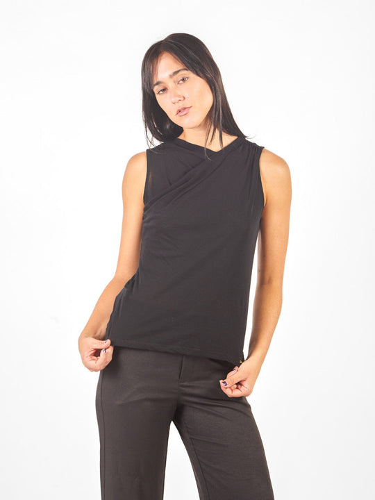 Polo manga cero con pliegues