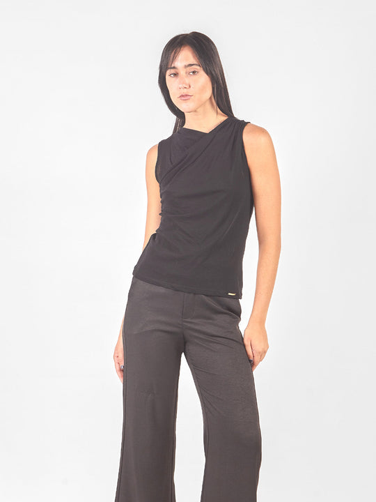 Polo manga cero con pliegues