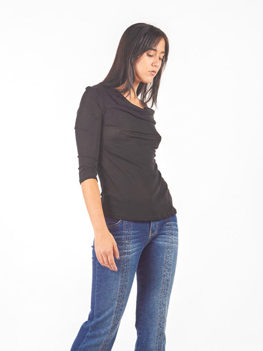 Polo manga 3/4 y escote caída de agua