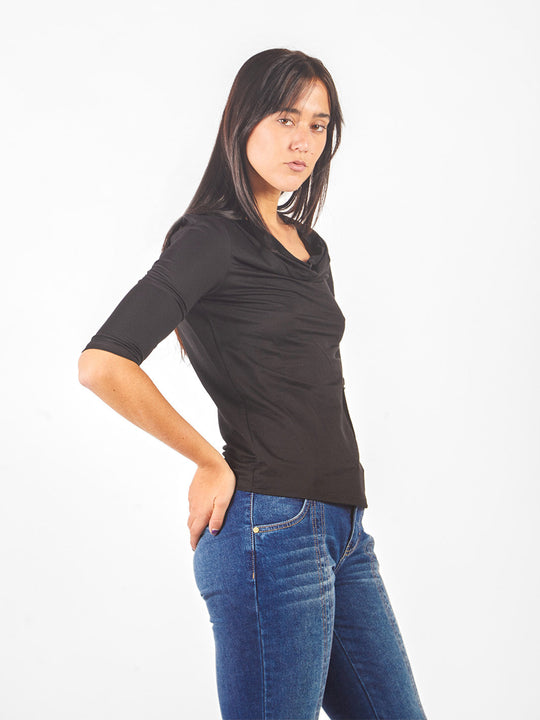 Polo manga 3/4 y escote caída de agua