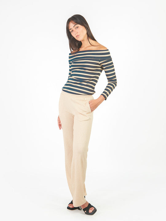 Polo off-shoulder líneas horizontales