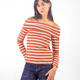 Polo off-shoulder líneas horizontales Teja