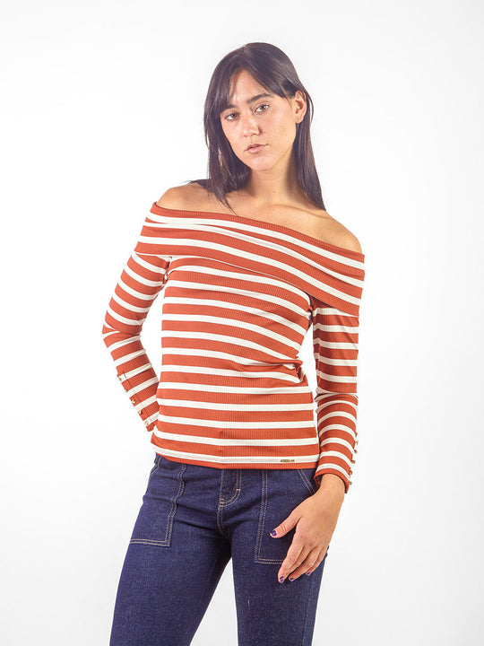 Polo off-shoulder líneas horizontales