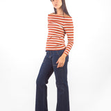 Polo off-shoulder líneas horizontales Teja