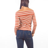 Polo off-shoulder líneas horizontales Teja